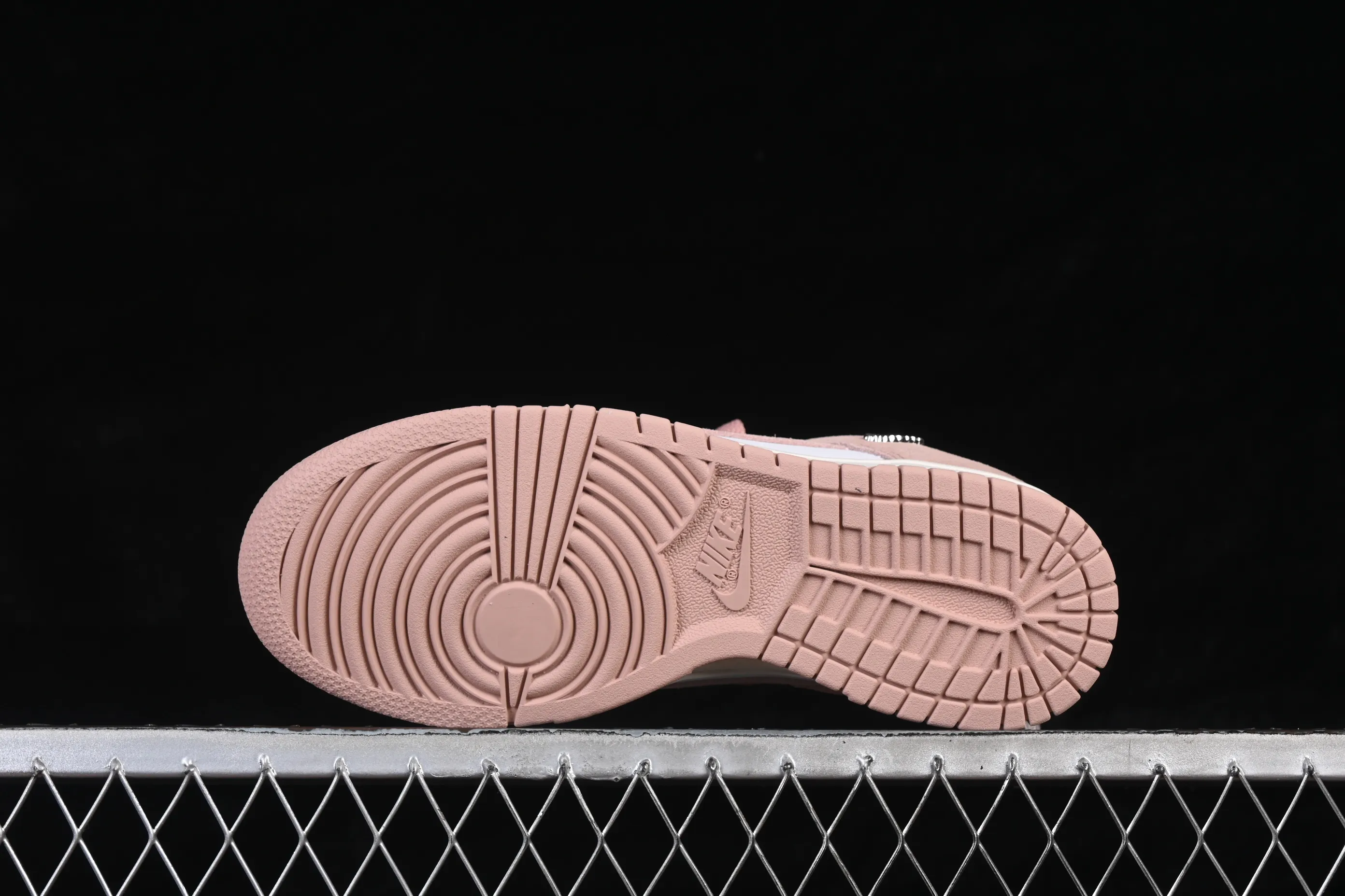All categories Nk SB Dunk series Nk SB Dunk Low low-top sneakers Nike SB Dunk Low Year of the Horse pink and white low-top casual sneakers IB4417-102